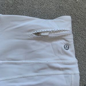White cropped lululemon leggings 17”